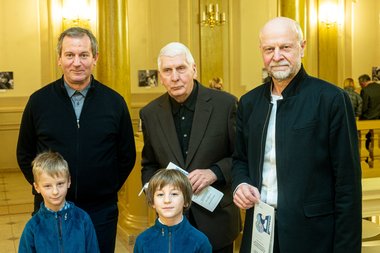 Autorius su Jurgiu Juozapavičiumi, Vytautu Germanavičium ir jo sūnumis-2022.01.27.jpg